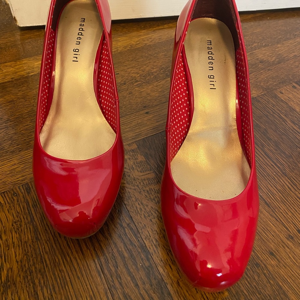 Steve Madden Getty Red Pumps